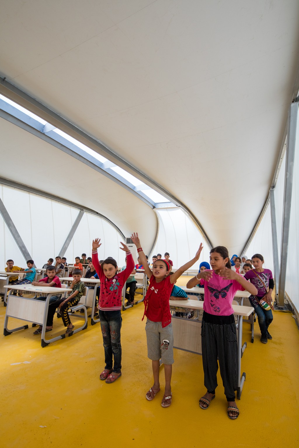 8_ZHA_EAA-Foundation-Tents_Turkey_Photo-by-Luke-Hayes Tendas projetadas por Zaha Hadid Architects viram abrigos e escolas para refugiados