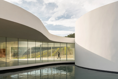 Pavilhão Oscar Niemeyer é inaugurado em Château La Coste, no sul da França
