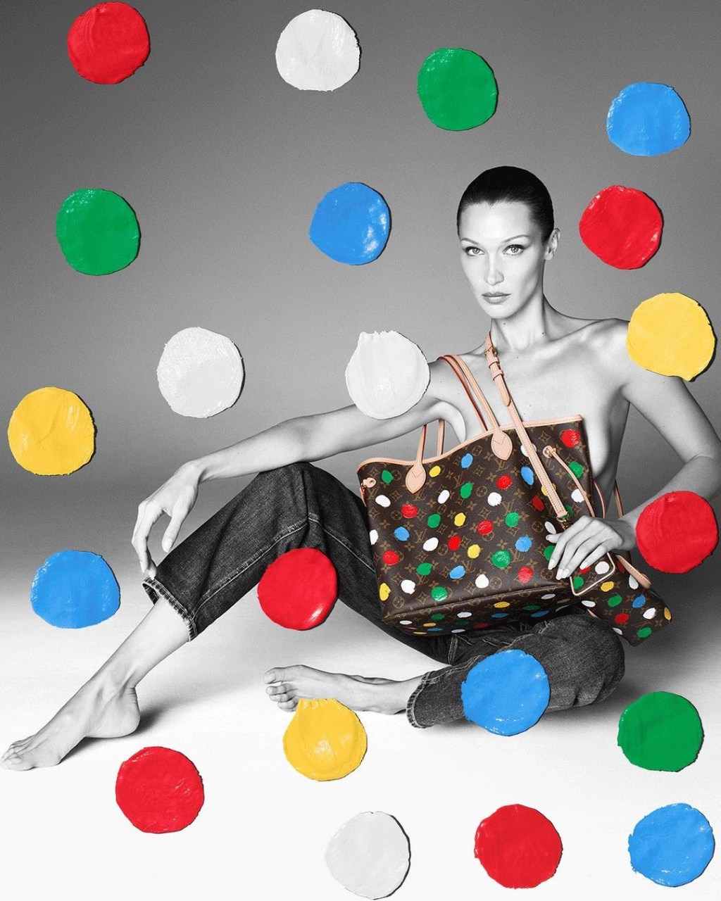 louis-vuitton-yayoi-kusama Parte do sucesso da nova campanha da Louis Vuitton, que reimagina peças clássicas da marca sob o olhar de Yayoi Kusama, está na adesão de supermodelos como Bella Hadid, Gisele Bündchen e Anok Yai.