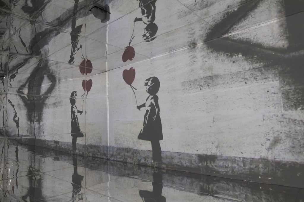 mostra-imersiva-sobre-banksy-em-sp-apresenta-mais-de-150-obras (11) Mostra imersiva sobre Banksy em SP apresenta mais de 150 obras