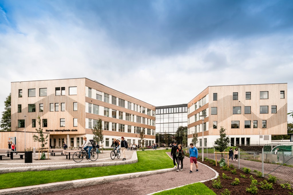 _A7R0117_HUNDVEN-CLEMENTS_PHOTOGRAPHY Edifícios ecológicos Escola Ny Horten Videregående - Noruega