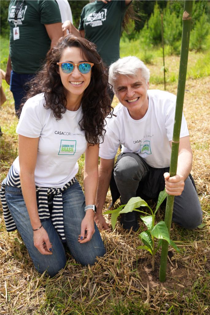 CASACOR + Carbon Free Brasil realiza compensação de carbono com plantio de 1.087 árvores