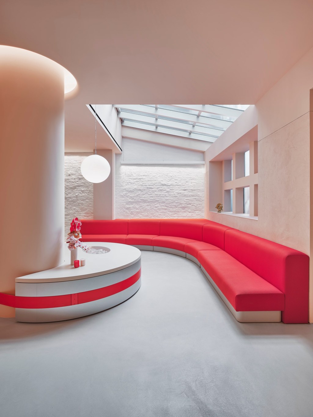 seandavidson_021323_Glossier_72Spring_10 Em NY, nova loja da Glossier tem design orgânico cercado de referências