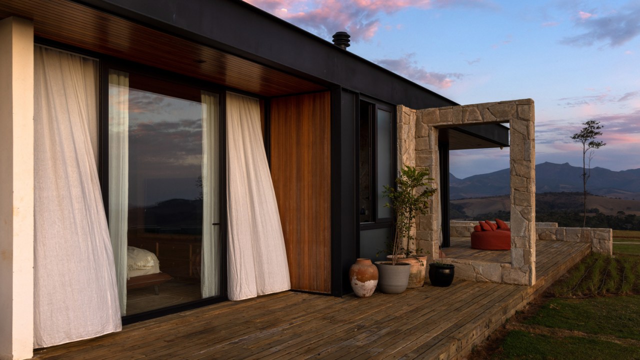 Rancho na Montanha, projeto de Hana Lerner no interior do Rio de Janeiro para Bruno Gagliasso e Giovanna Ewbank.