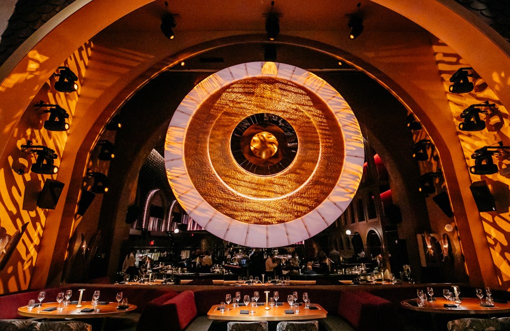 Copy of QUEEN 19 jan 2023 004 Teatro histórico, restaurante de luxo, restaurante em Miami, Restaurante Queen