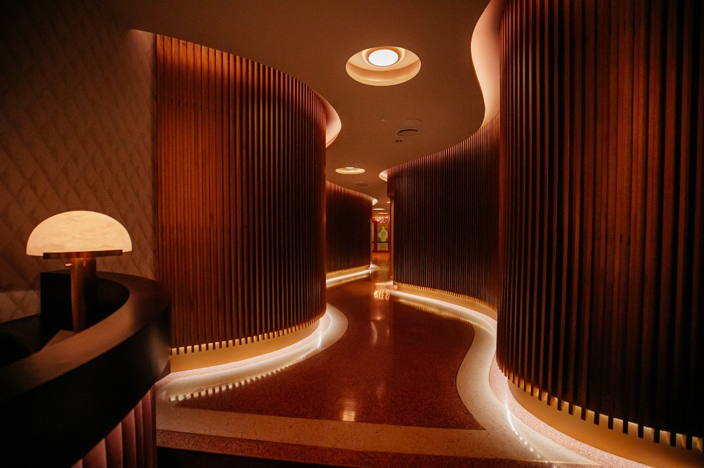 Copy of QUEEN 19 jan 2023 014 Teatro histórico, restaurante de luxo, restaurante em Miami, Restaurante Queen