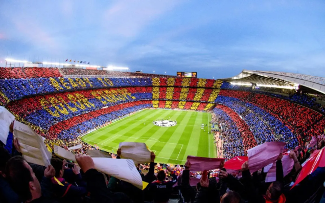 17º) Estádio Camp Nou - Espanha 17º) Estádio Camp Nou - Espanha