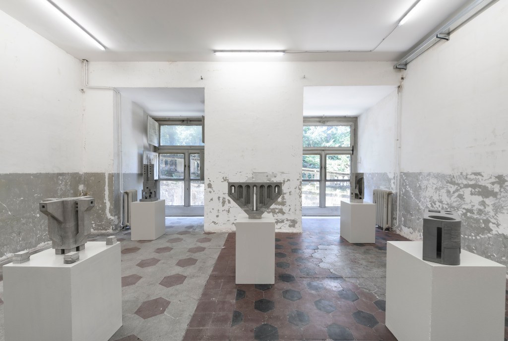David Umemoto ph.Benni (1) Esculturas de David Umemoto, na galeria Cluster
