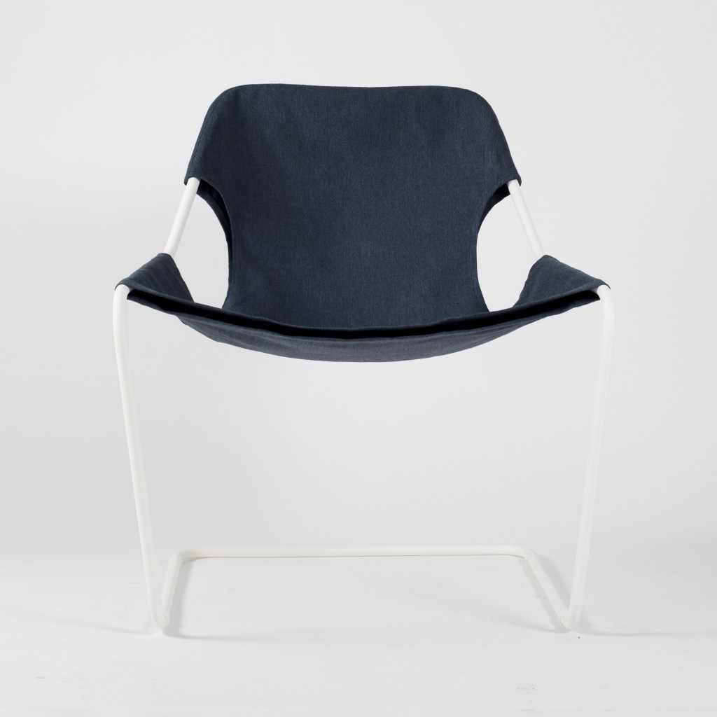 iSalone Paulistano_White_Indigo – Objekto e Deezign 1 Poltrona Paulistano, de Paulo Mendes da Rocha, ganha versão outdoor no iSalone da Milão Design Week