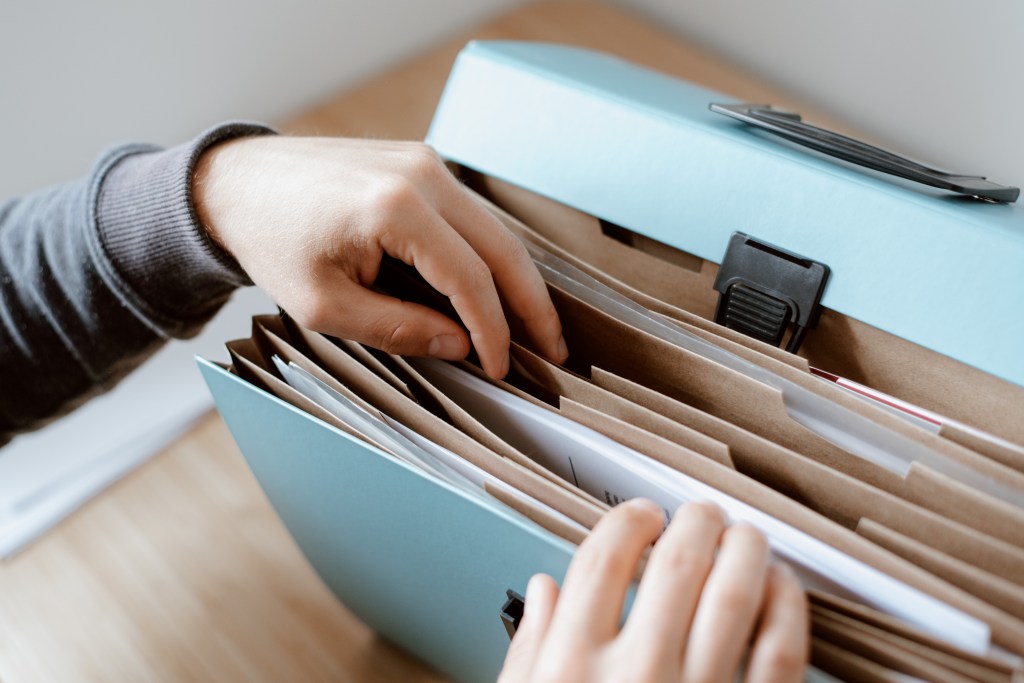 pexels-anete-lusina-4792285 Organização de apartamento pequeno