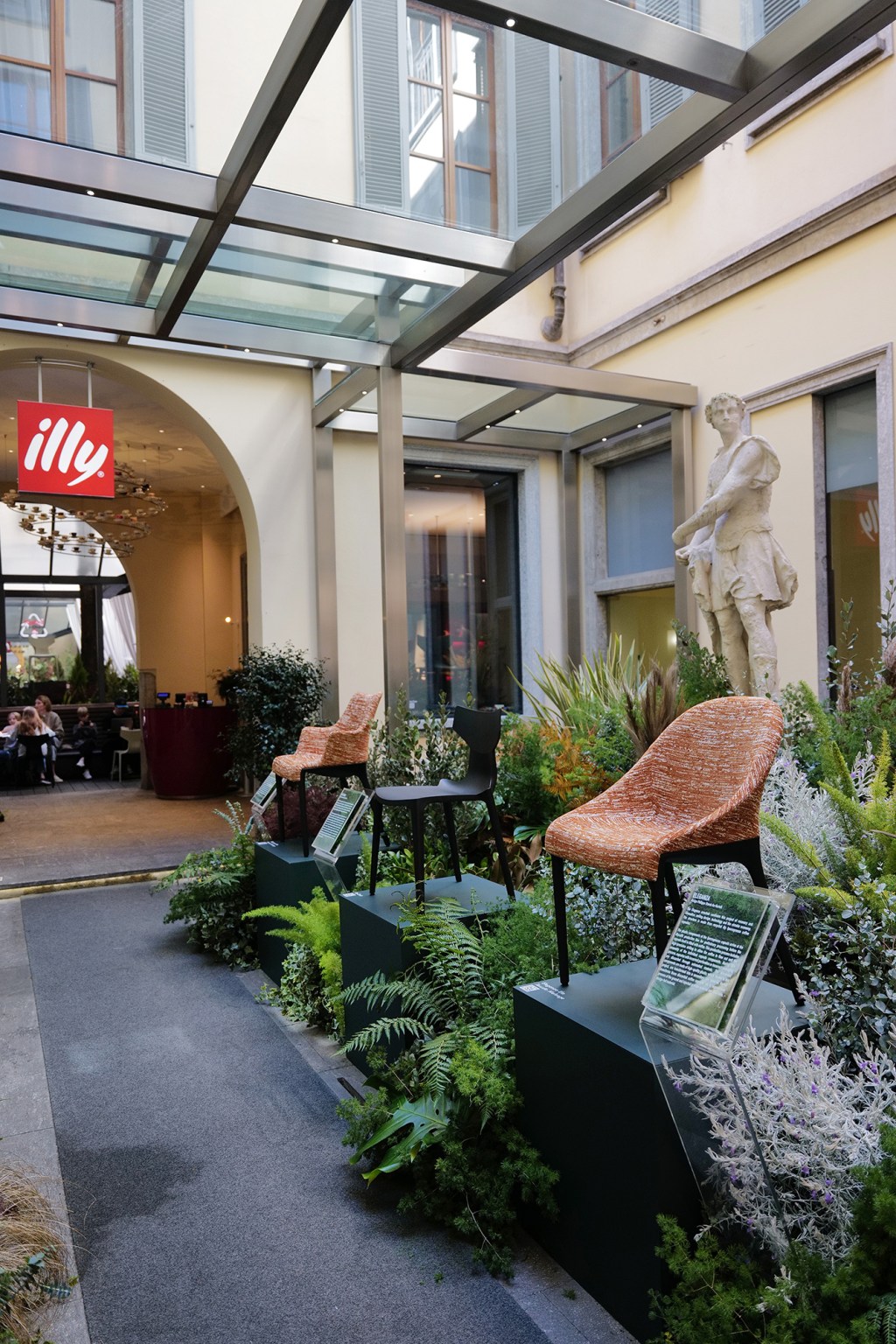 philippe-starck-lanca-cadeira-feita-com-capsulas-de-cafe (3) Philippe Starck lança cadeira feita com cápsulas de café