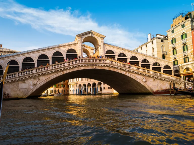 16º) Ponte de Rialto - Itália 16º) Ponte de Rialto - Itália