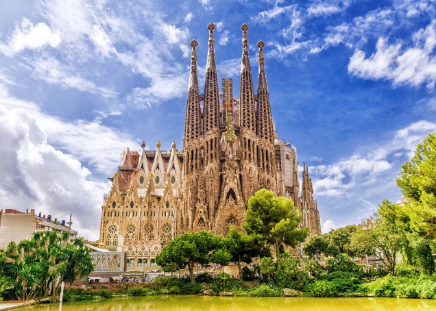 6º) Sagrada Família - Espanha 6º) Sagrada Família - Espanha