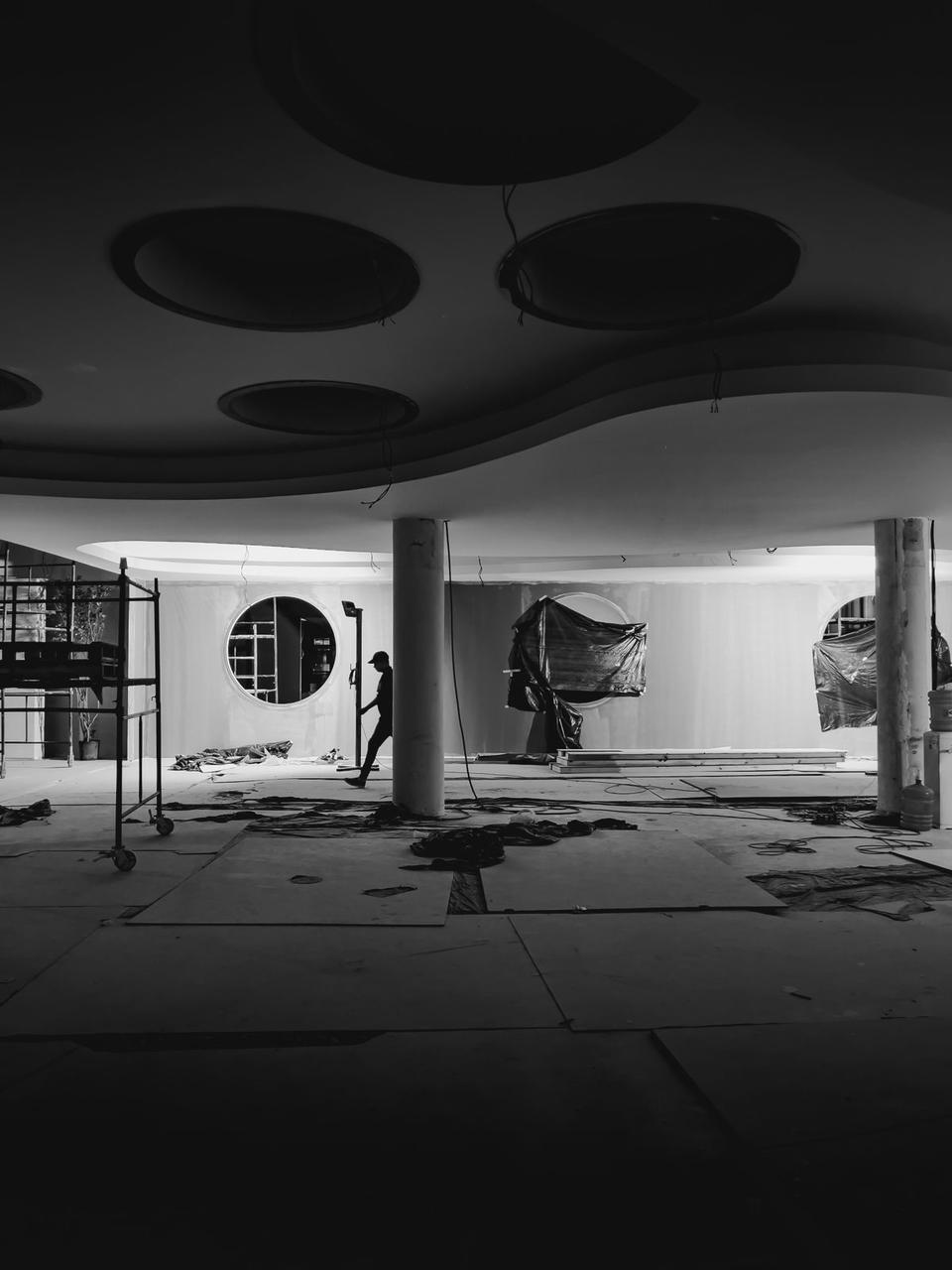 Detalhe da arquitetura no espaço desenhado pelo arquiteto Sig Bergamin para a Deca Detalhe da arquitetura no espaço desenhado pelo arquiteto Sig Bergamin para a Deca.