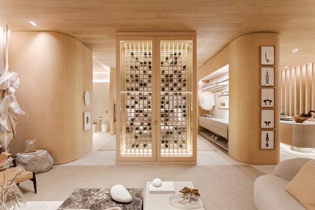 Figueiredo Fischer Arquitetos – Casa Lider. Projeto da CASACOR São Paulo 2023. Figueiredo Fischer Arquitetos - Casa Lider. Projeto da CASACOR São Paulo 2023. Na foto, adega divisória entre quarto e sala.