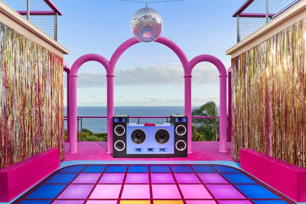 04-Kens-DreamHouse-Airbnb-Disco-Credit-Joyce-Lee 'Casa da Barbie' estará disponível para aluguel na Califórnia, EUA