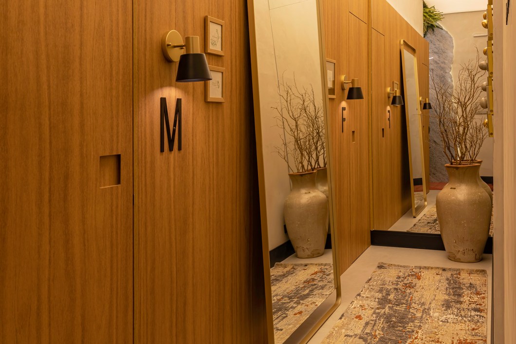 Karine Senra - Lavabo Da Casa. O lavabo da casa traduz o cuidado consigo e com a casa, a construção de um lar com memória e afetividade. Inspirado no refúgio moderno, traz elementos simbólicos e sem excessos que representam o cuidado com o corpo, mente e alma do homem e da mulher e que trazem conforto e aconchego para o novo estilo de morar através da construção de uma casa com identidade. Karine Senra - Lavabo Da Casa. O lavabo da casa traduz o cuidado consigo e com a casa, a construção de um lar com memória e afetividade. Inspirado no refúgio moderno, traz elementos simbólicos e sem excessos que representam o cuidado com o corpo, mente e alma do homem e da mulher e que trazem conforto e aconchego para o novo estilo de morar através da construção de uma casa com identidade.