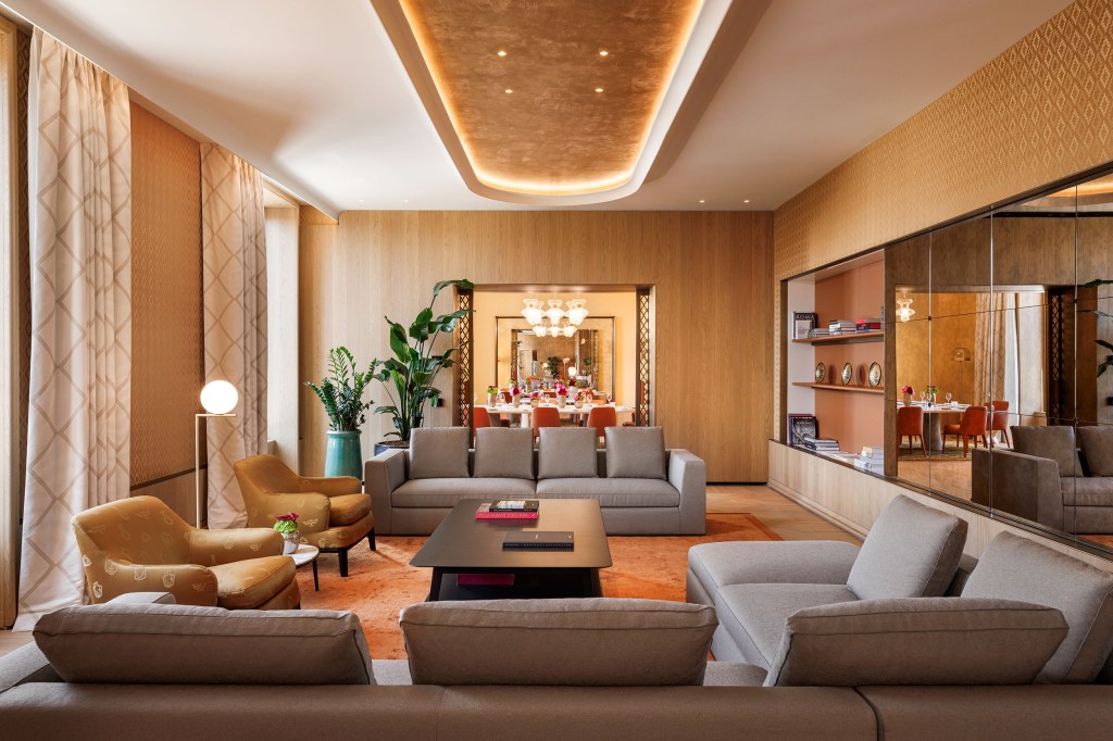 BULGARI-SUITE-LIVING-ROOM–5- Por dentro do novo luxuoso Bulgari Hotel em Roma, Itália