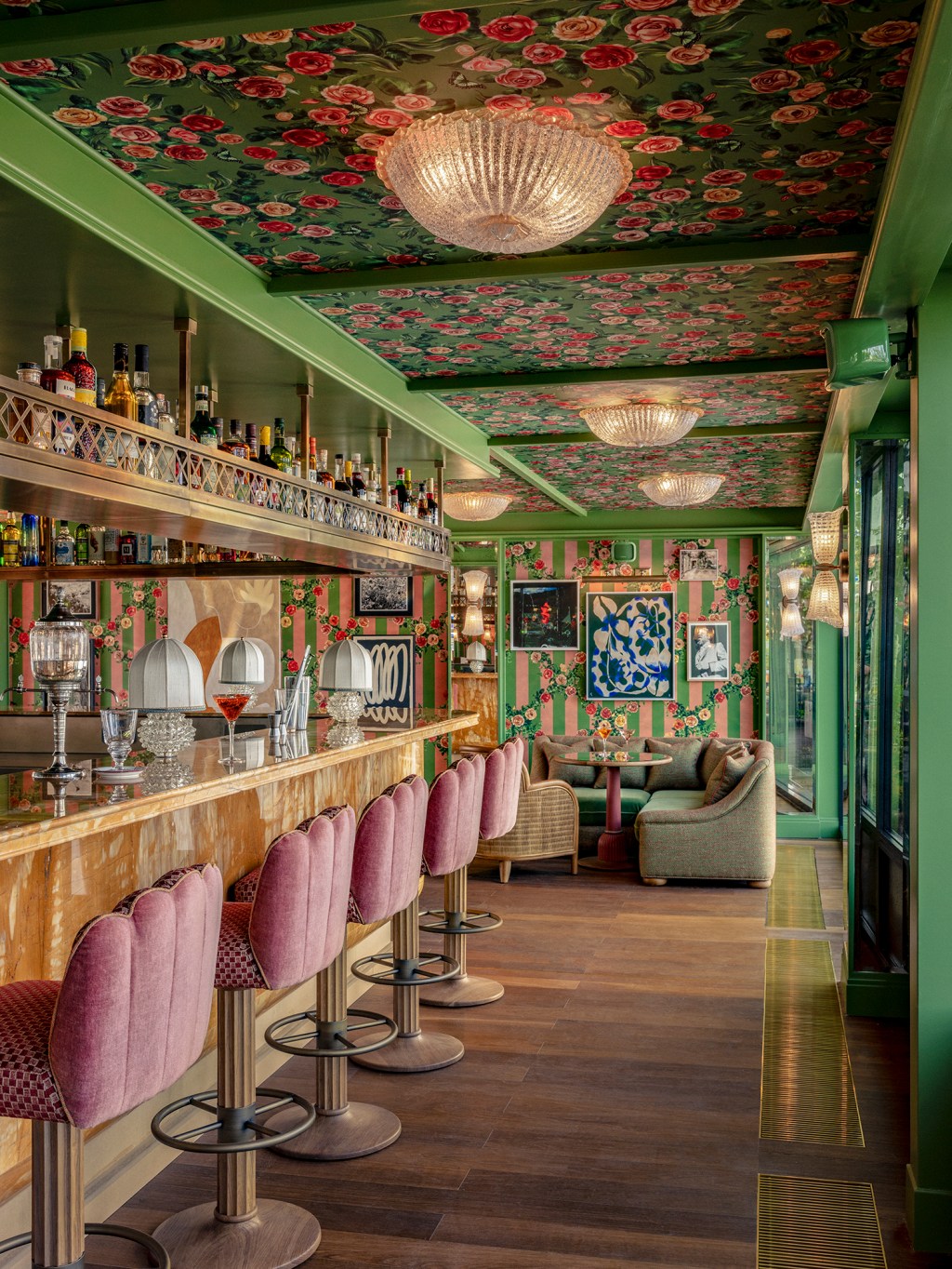 FAN_Bar-Sur-Le-Toit_Interieurs_©Jérome-Galland Hotel em Paris ganha projeto maximalista assinado por Martin Brudnizki