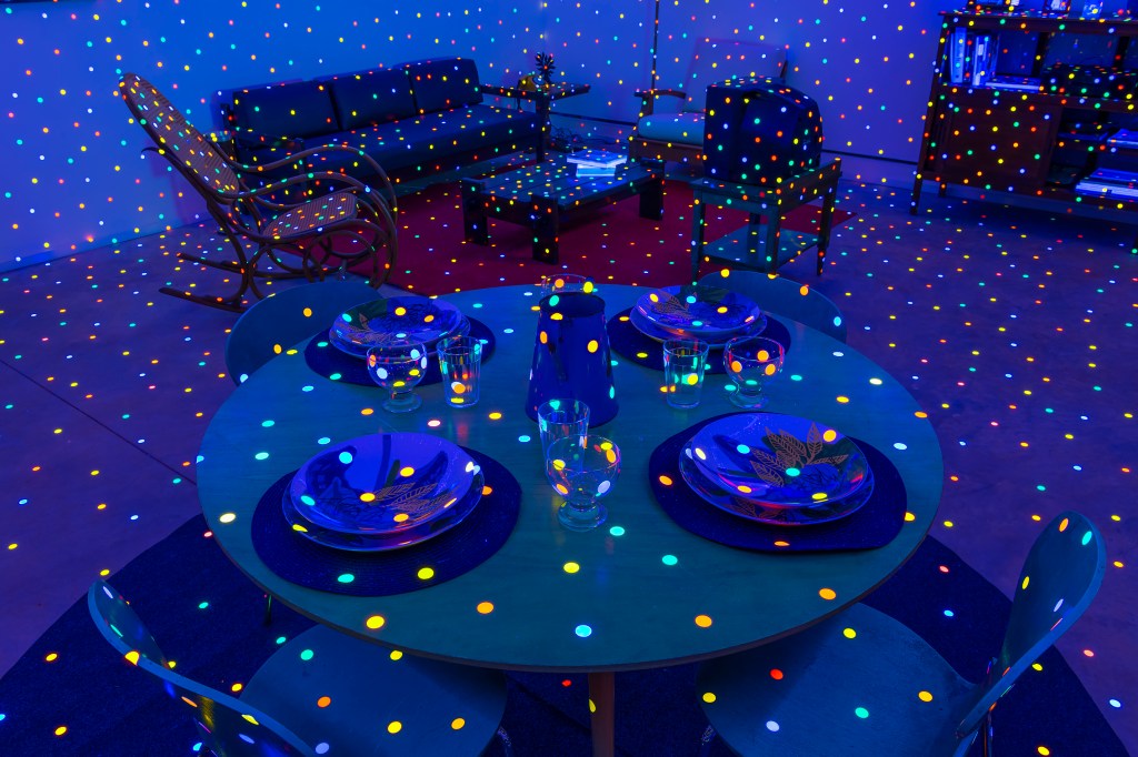 Yayoi Kusama_I_m Here. But Nothing_2000_Crédito_Daniel Mansur (14) Yayoi Kusama, I’m Here, But Nothing (2000), obra da Yayoi Kusama.