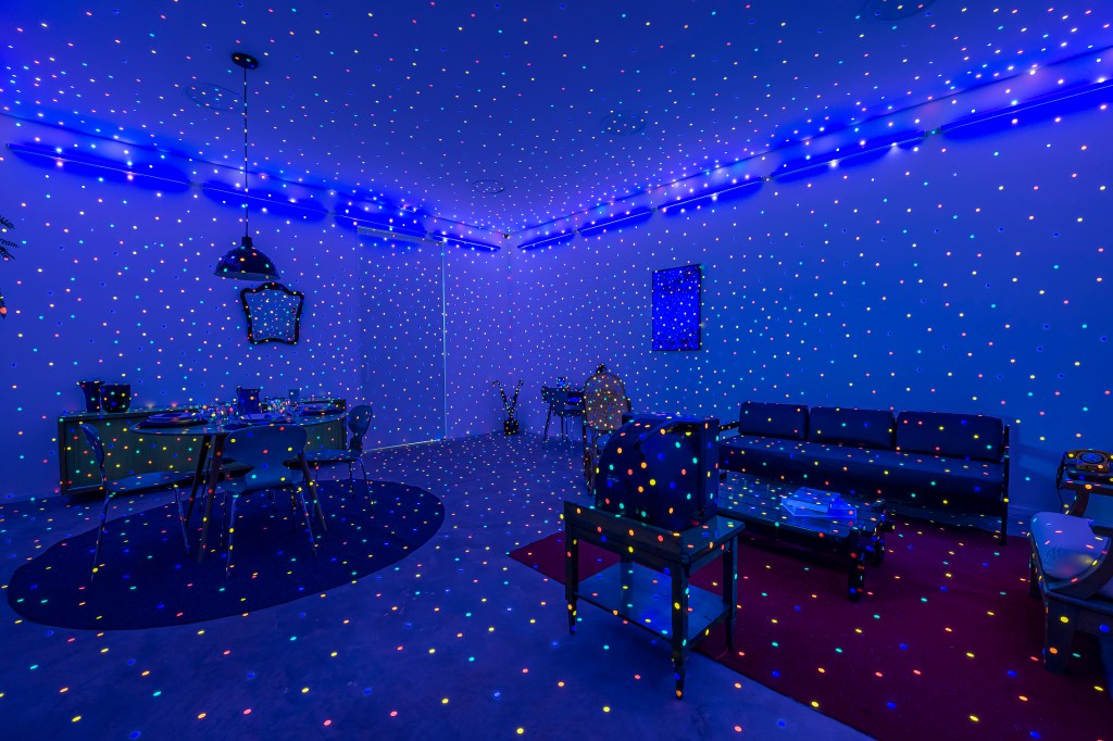 Yayoi Kusama_I_m Here. But Nothing_2000_Crédito_Daniel Mansur (4) Yayoi Kusama, I’m Here, But Nothing (2000), obra da Yayoi Kusama.