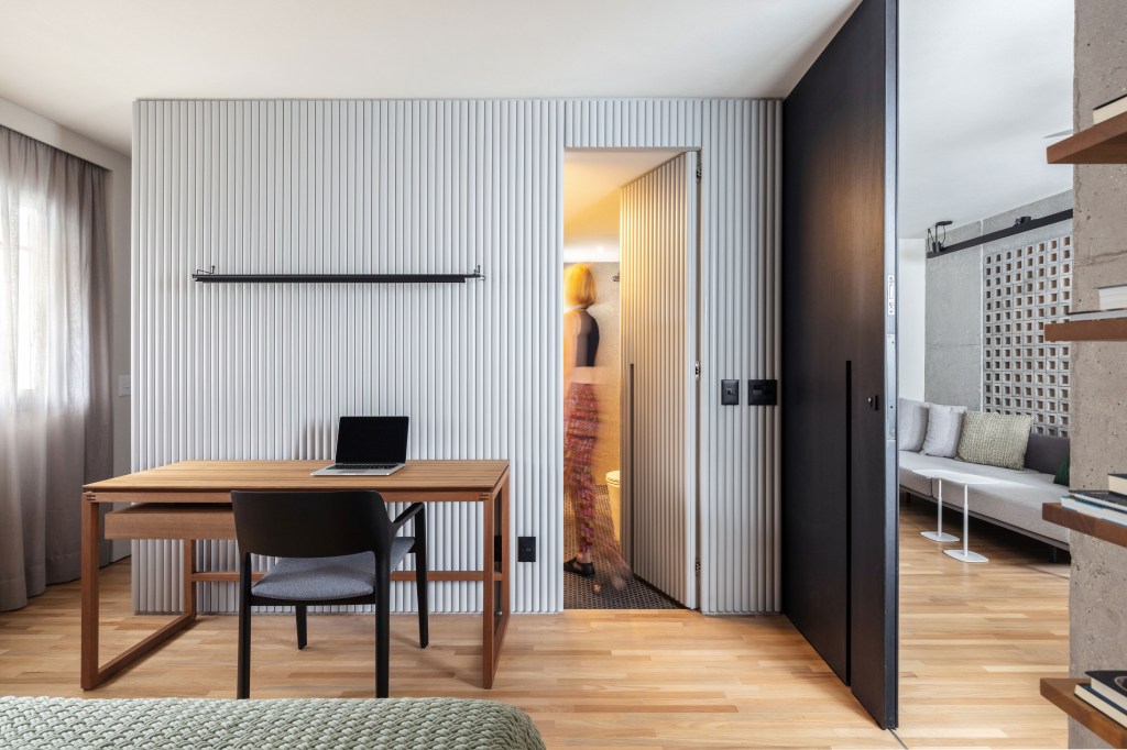 painel-ripado-apartamento-moeda-50-m2 apartamento, 50m², ambientes integrados, escritório Terra Capobianco