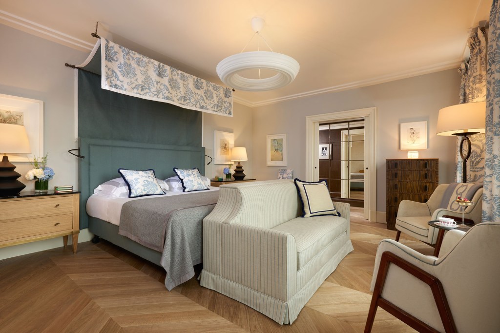 suite-presidencial-hotel-russie-evoca-sensacao-residencia-romana (3) Suíte presidencial do Hotel de Russie evoca sensação de residência romana