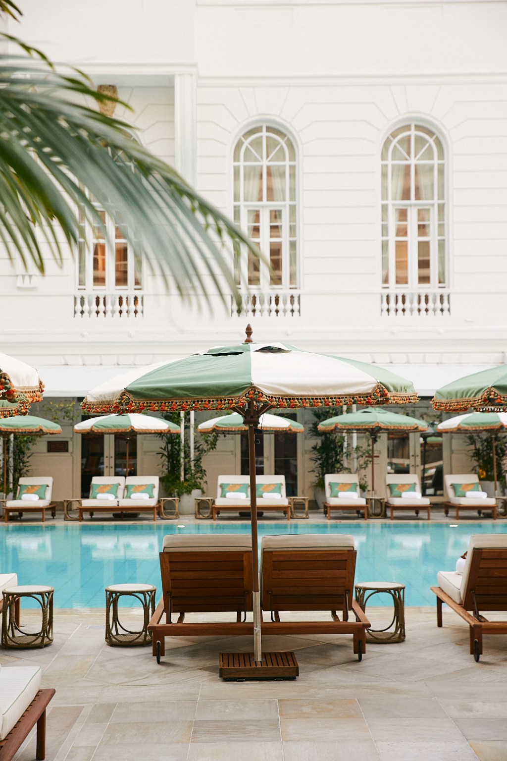 Nova piscina Copacabana Palace, por Ivan Rezende