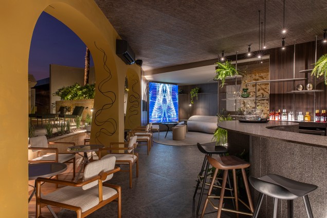 Anna Borgatti, Guilherme Marotti, Marcelo Camargo e Merylin Zen - Bar da Piscina - Hard Rock Café. Projeto da CASACOR Ribeirão Preto 2023. Anna Borgatti, Guilherme Marotti, Marcelo Camargo e Merylin Zen - Bar da Piscina - Hard Rock Café. Projeto da CASACOR Ribeirão Preto 2023.
