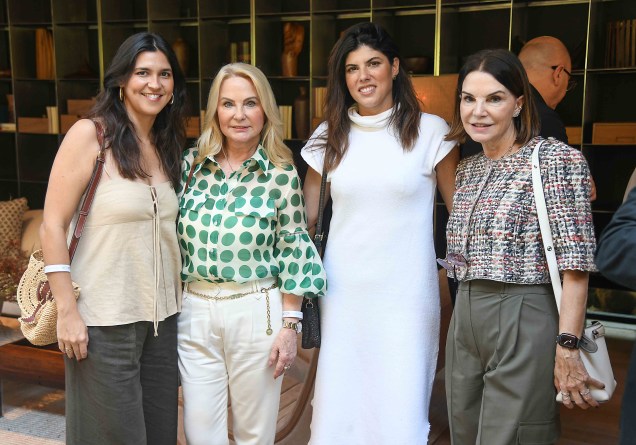 Carol Escada, Solange Medina, Patricia Landau e Patricia Mayer. Carol Escada, Solange Medina, Patricia Landau e Patricia Mayer.