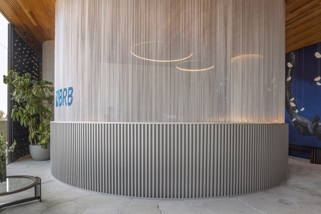 alf-arquitetura-lounge0dux-brb-casacor-brasilia-2023-credito-edgar-cesar (3) Alf Arquitetura (André Alf e Marina Lage) - Lounge Dux BRB. Projeto da CASACOR Brasília 2023.