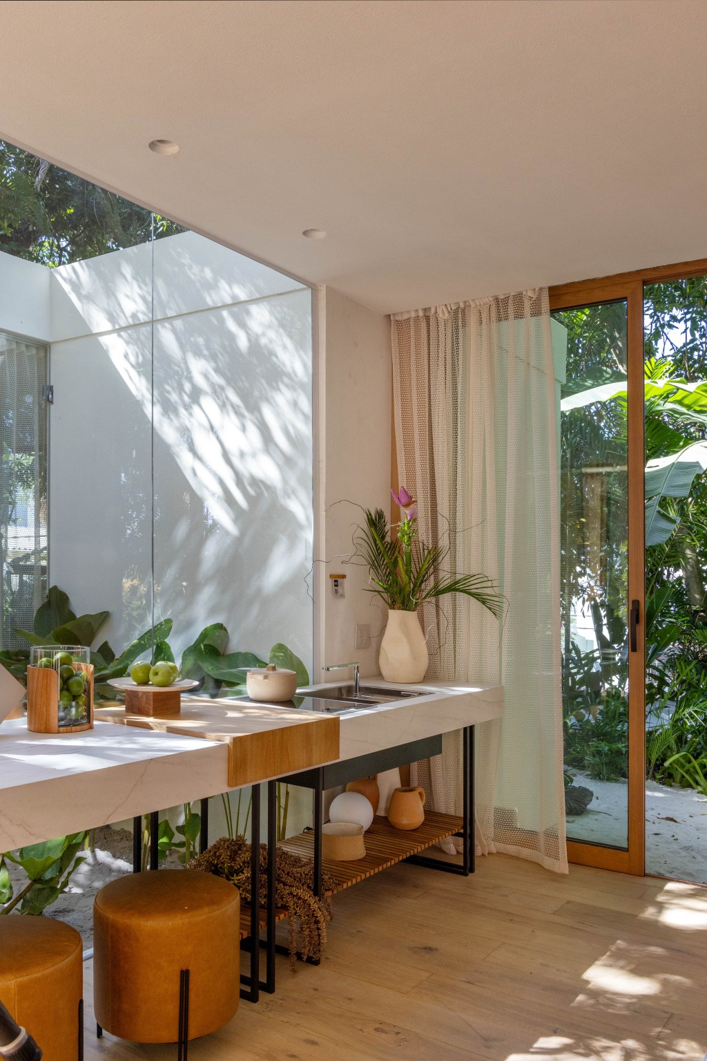 up3-arquitetura-casa-senses-casacor-rio-de-janeiro-2023-credito-andre-nazareth (4) UP3 Arquitetura - Cadé Marino, Michelle Wilkinson e Thiago Morsch - Casa Senses. Projeto da CASACOR Rio de Janeiro 2023.