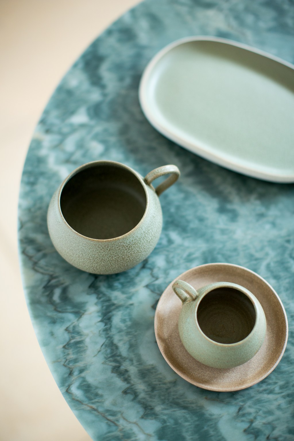 (16) XÍCARA DE CHÁ, XÍCARA DE CAFÉ E PRATO OVAL VIDRADO MATA_O ATELIÊ DE CERÂMICA (DIVULGAÇÃO) Ateliê de Cerâmica ganha novo endereço modernista em BH