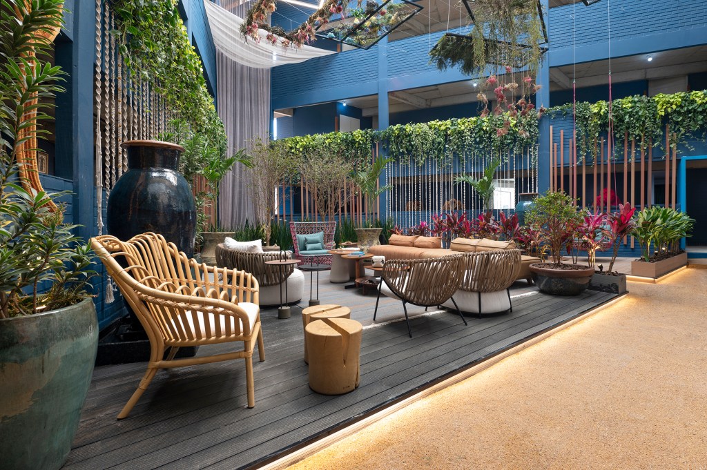 Bch-Arquitetos – Betina Chede e Talita Coral – Mergulho-Sensorial. Bch-Arquitetos - Betina Chede e Talita Coral – Mergulho-Sensorial. Projeto da CASACOR Santa Catarina 2023.