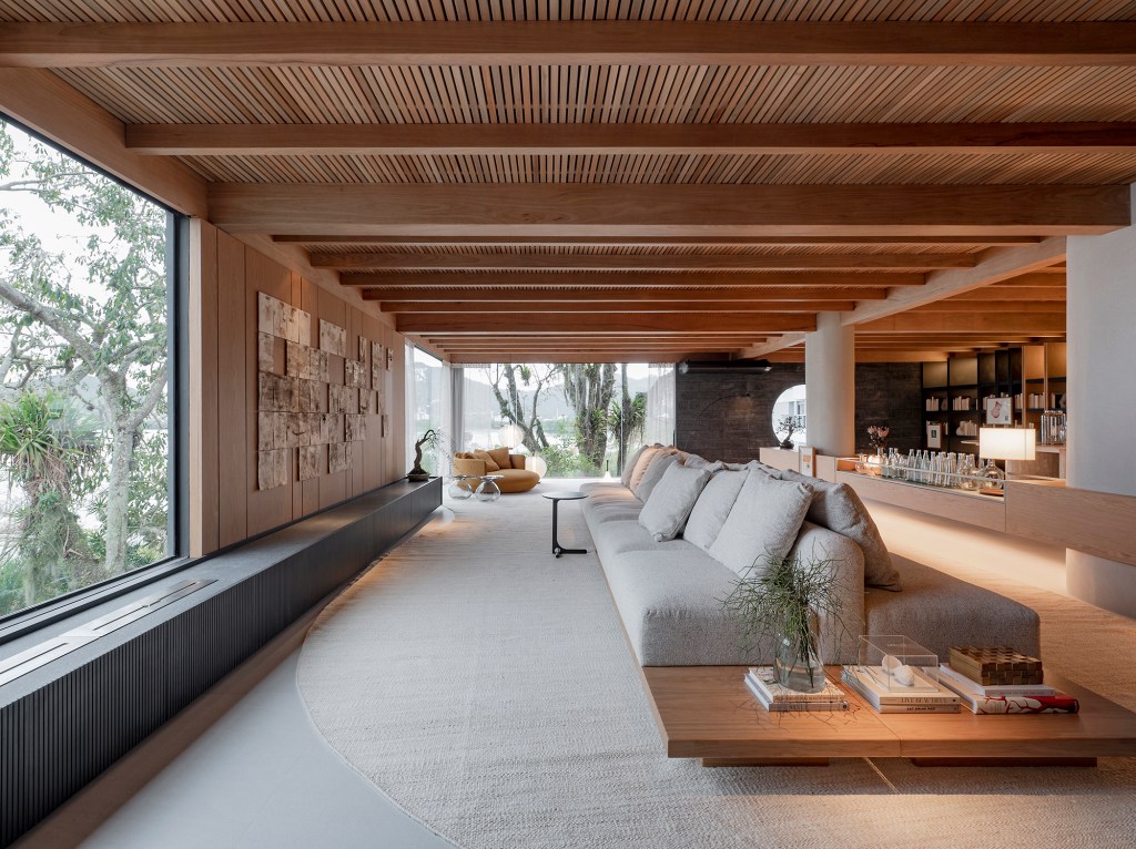 Beatriz Zeglin Arquitetura – Casa Horizonte por Dimas Construções Beatriz Zeglin Arquitetura - Casa Horizonte por Dimas Construções. Projeto da CASACOR Santa Catarina 2023.