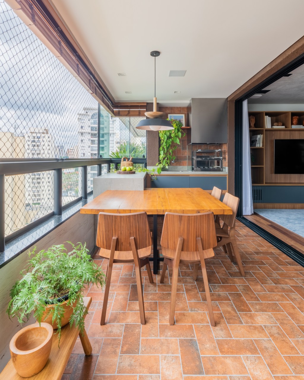 Apartamento em Vila Romana, São Paulo, assinado por Pietro Terlizzi Arquitetura.