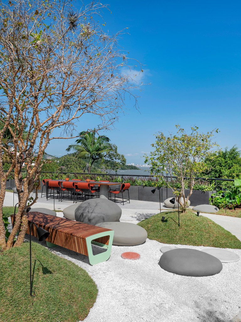 escritorio-le-notre-paisagismo-terraço-floema-casacor-santa-catarina-2023-credito-lio-simas-(1) Escritório Le Notre Paisagismo - Terraço Floema. Projeto da CASACOR Santa Catarina 2023.