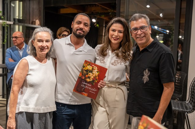 Livia Pedreira, Pedro Ariel e amigos. Livia Pedreira, Pedro Ariel e amigos.
