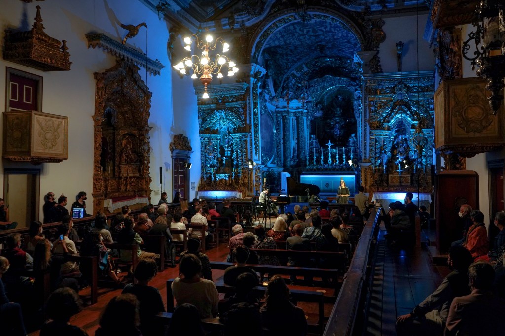 Em Tiradentes, concerto de Andre Mehmari e Monica Salmaso durante o Festival Vertentes.