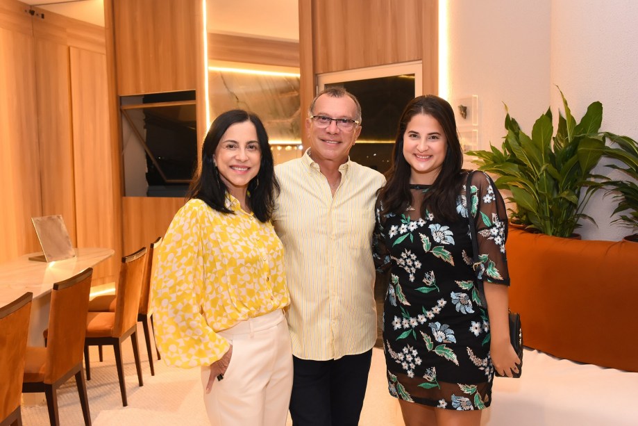 Lili e Ricardo Vieira e Daniela Barbosa.