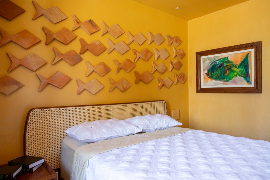 Marcio Davi - Suite Serigy. <span>O projeto foi inspirado no Rio Sergipe, famoso por sua abundância em peixes. O ambiente propõe uma homenagem à Aracaju, reconhecendo sua vocação para a arte. A proposta traz o trabalho do artista de maneira elegante e irreverente através das cores, formas, materiais e expressões artísticas.</span> Marcio Davi - Suite Serigy. <span>O projeto foi inspirado no Rio Sergipe, famoso por sua abundância em peixes. O ambiente propõe uma homenagem à Aracaju, reconhecendo sua vocação para a arte. A proposta traz o trabalho do artista de maneira elegante e irreverente através das cores, formas, materiais e expressões artísticas.</span>