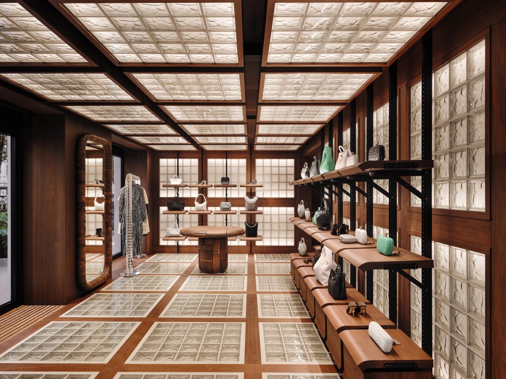 matthieu-blazy-nova-flagship-store-bottega-veneta-paris (4) Matthieu Blazy assina a nova flagship store da Bottega Veneta em Paris