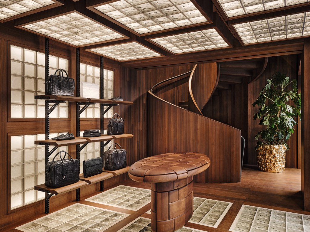 matthieu-blazy-nova-flagship-store-bottega-veneta-paris (5) Matthieu Blazy assina a nova flagship store da Bottega Veneta em Paris