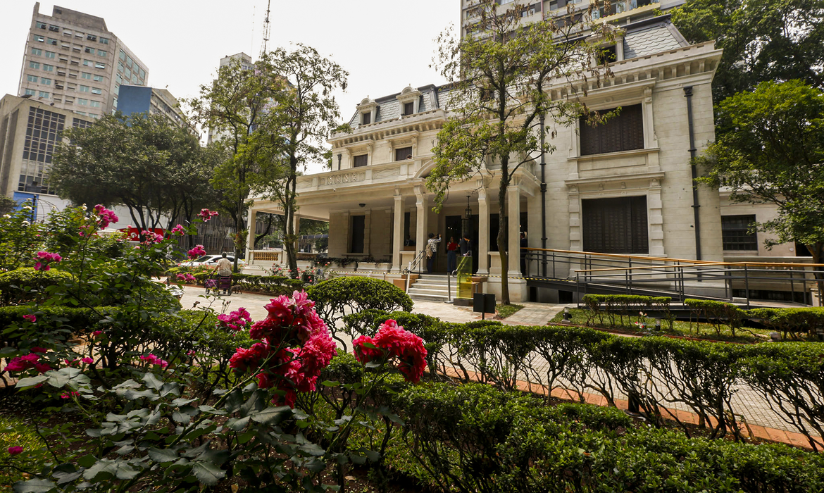 Casa das Rosas reabre após reforma /