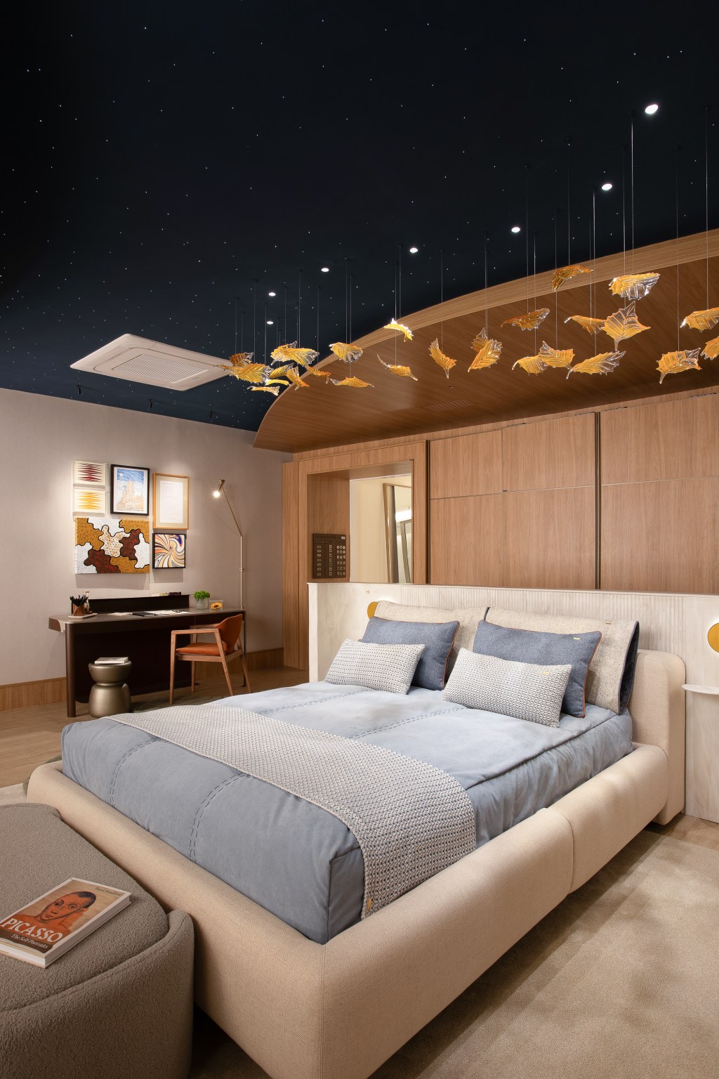 monica-schwabe-bruna-castelli-quarto-infinito-azul-casacor-mato-grosso-2023-credito-gilberto-galdino (3) Mônica Schwabe e Bruna Castelli - Quarto Infinito Azul. Projeto da CASACOR Mato Grosso 2023.