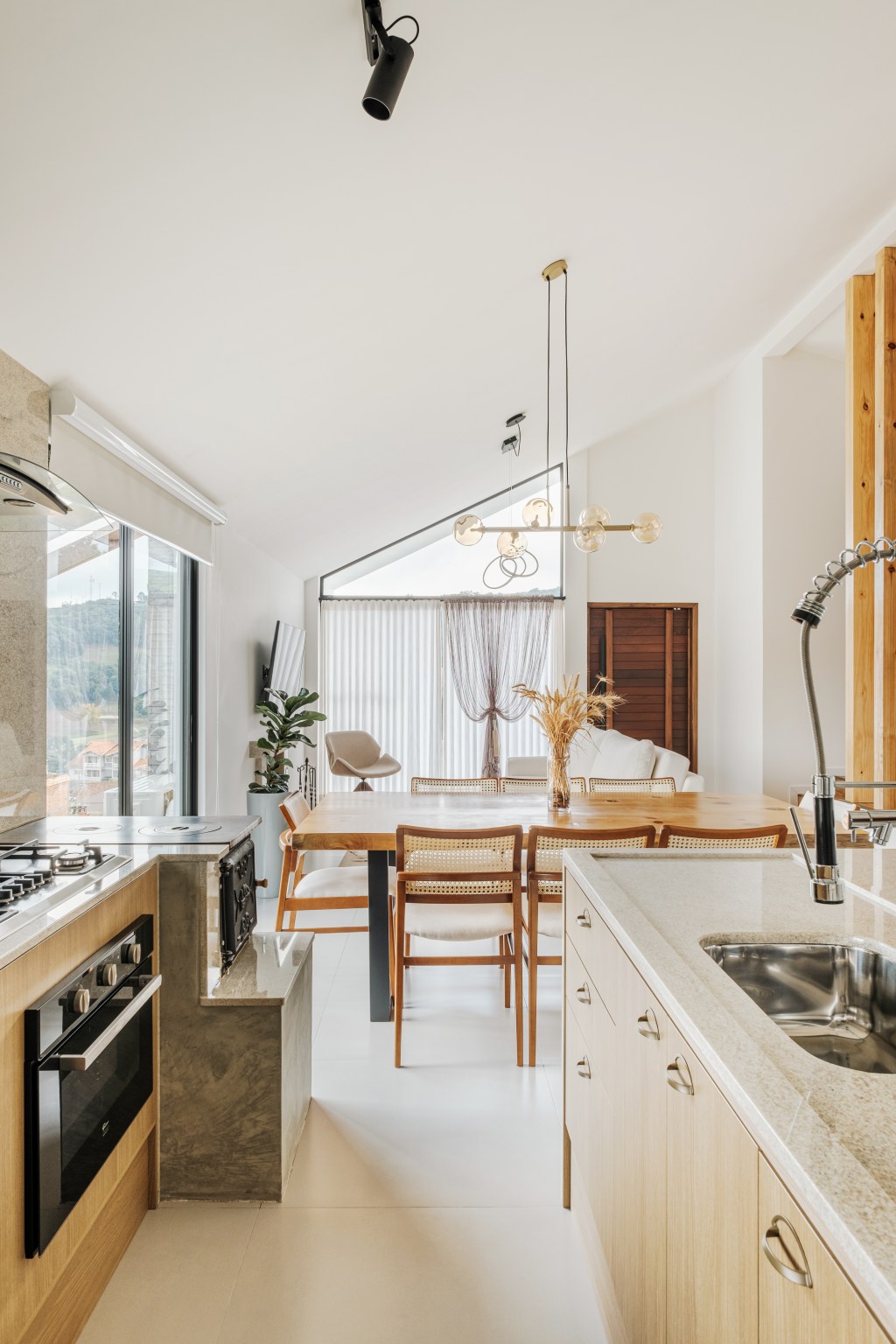 Projeto Casa Trapézios Casa Trapézios de 170 m², assinada pelo Studio KUNZ,