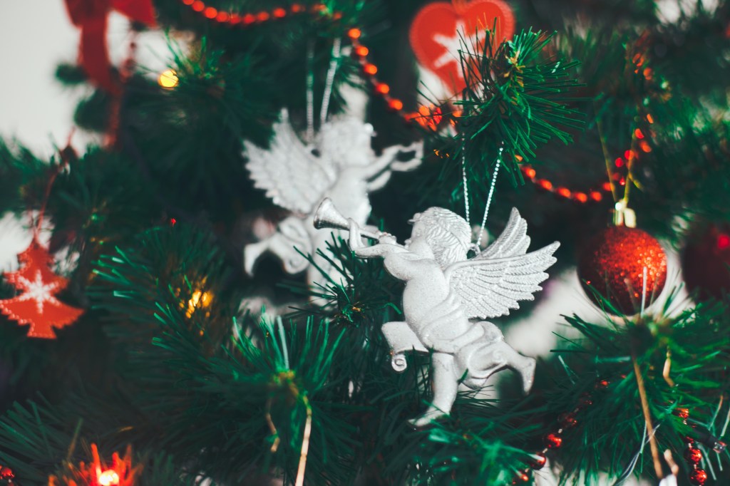 eugene-zhyvchik-gsrzYHQmk_g-unsplash Enfeites de Natal Significados
