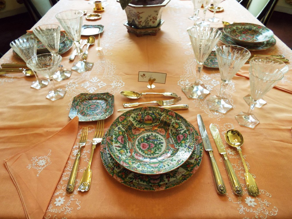 Mostra reproduz a mesa dos requintados jantares da Casa Museu Ema Klabin
