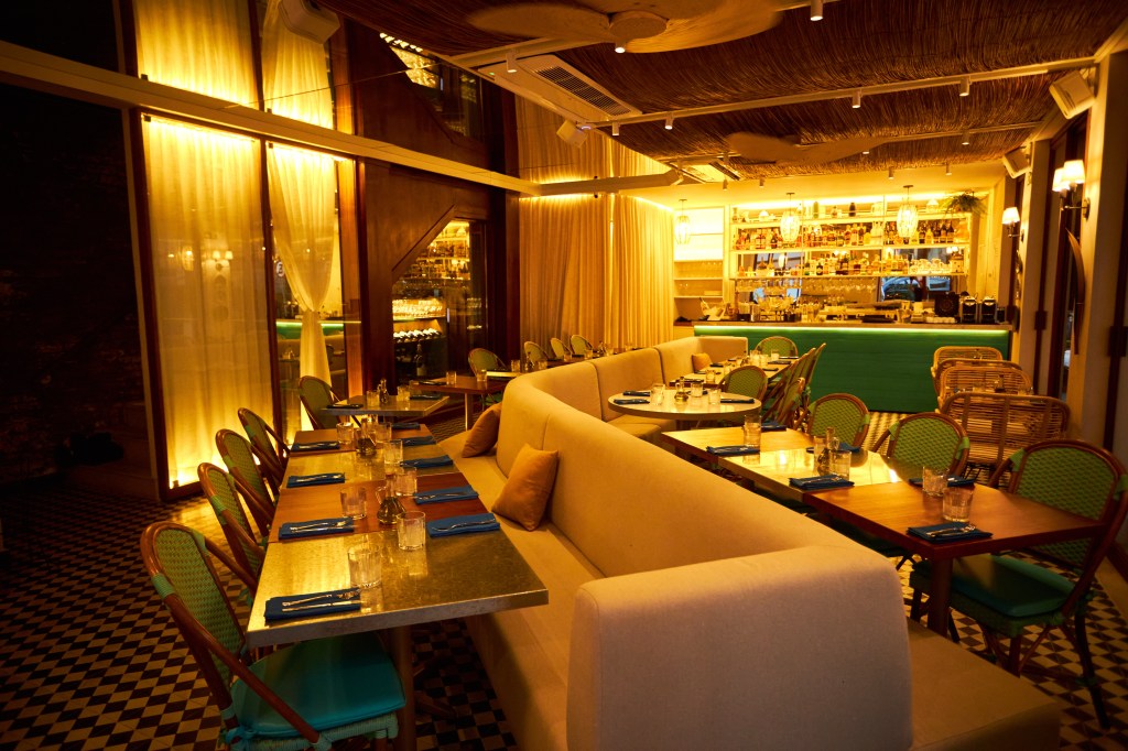 Éze_ Decoração_RodolfoRegini O Restaurante Ezé