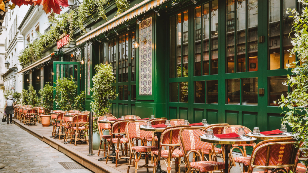 brasserie-des-pres-restaurant-interiors-paris-france-b3-designers_dezeen_hero-1 restaurante no bairro Quartier Latin de Paris